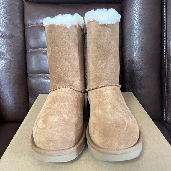 UGG Bailey Ribbed Bow Boots - Picture 2 of 9